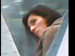 La coquine brune Samantha Bentley sex maman italien se fait envahir la chatte en levrette